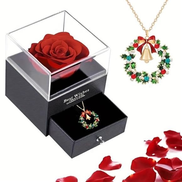 Elegant Christmas Wreath Necklace & Rose Box Set: A Festive Gift of Love and Sty - Picture 4 of 4